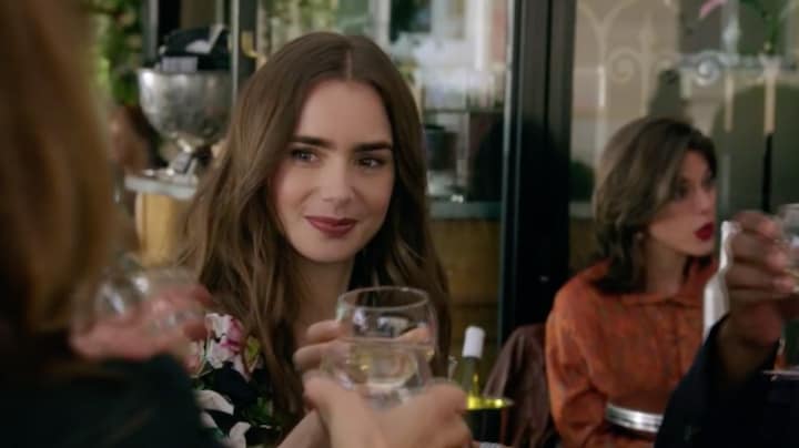 Netflix-show Emily in Paris nu al vergeleken met Sex and the City