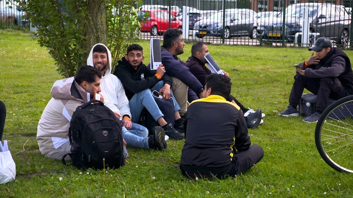 Asielzoekers weggestuurd bij Ter Apel: 'Je zult buiten moeten slapen'