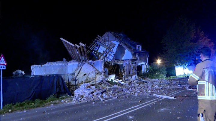 Leegstaande woning in Roermond volledig verwoest door explosie
