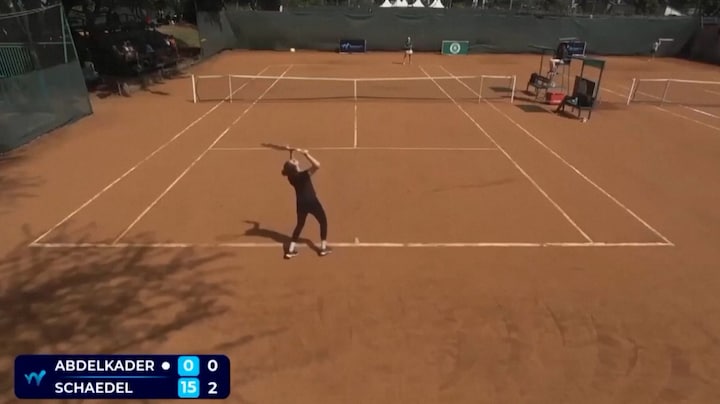 Egyptische 'tennisser' speelt zo slecht dat ze viral gaat