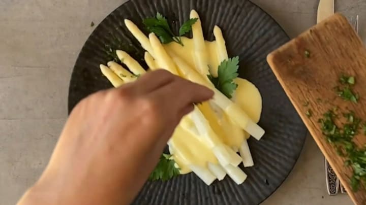 Aspergeseizoen officieel geopend: dit zijn de hipste variaties op het Witte Goud