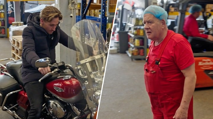 Camiel Kesbeke crosst door fabriek op motor in De Augurkenkoning: 'Ga met dat dingen naar buiten'