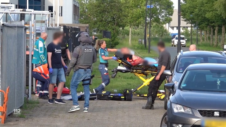 Politie doorzoekt bedrijfspand in Heerhugowaard: een dode en meerdere zwaargewonden bij steekinciden