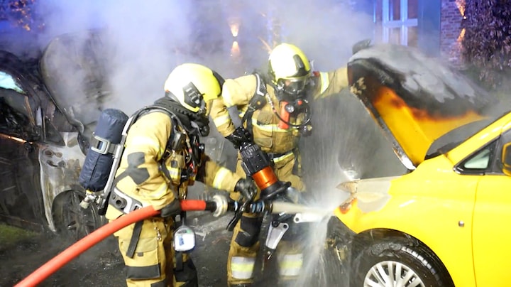 Meerdere voertuigen verwoest door branden in Heesch