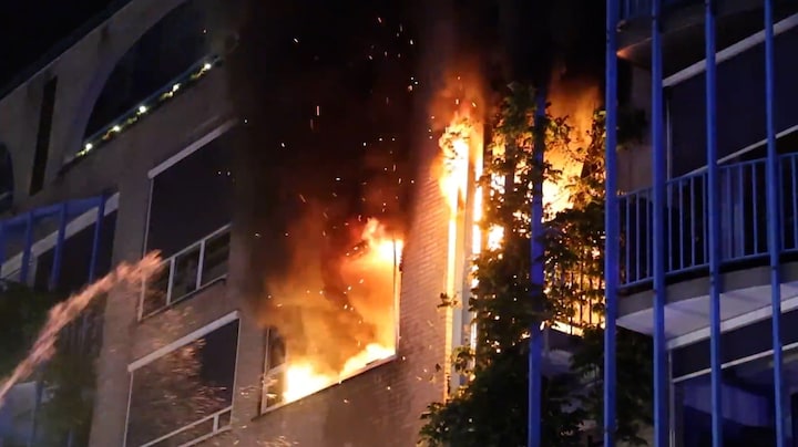 Uitslaande brand in seniorencomplex Den Haag, bewoner overleden