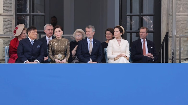 Prinses Beatrix gespot op 80e verjaardagsfeest Zweedse koning Carl Gustaf