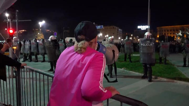 Vlam in de pan bij anti-regeringsprotest in Servië: 'Moe van alle bullshit'