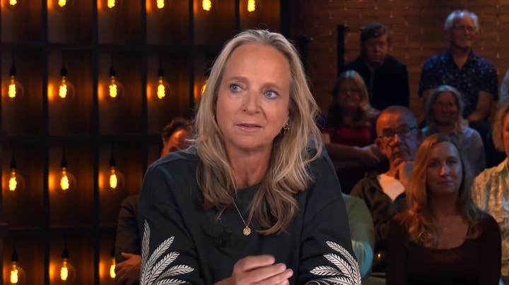 Floortje Dessing reikt ‘Gouden Bullshit Award’ uit aan TUI 