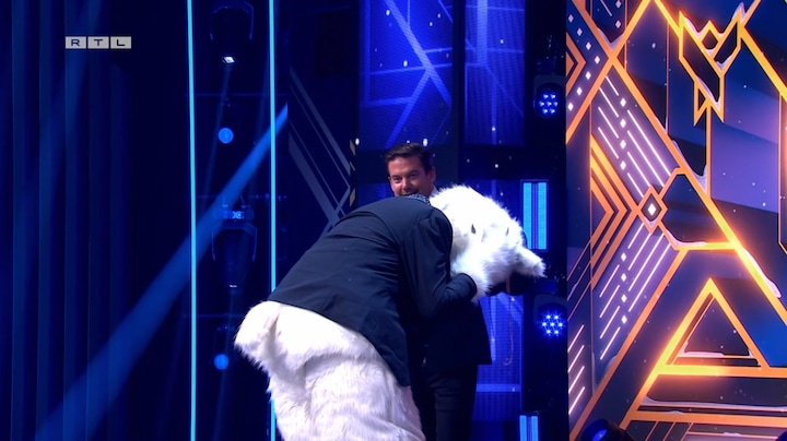 Wie zit er in het pak van de IJsbeer?