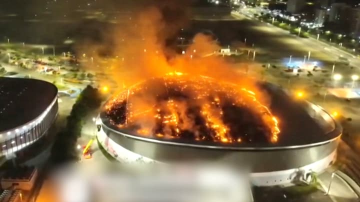 Dak olympische wielerbaan Rio in lichterlaaie