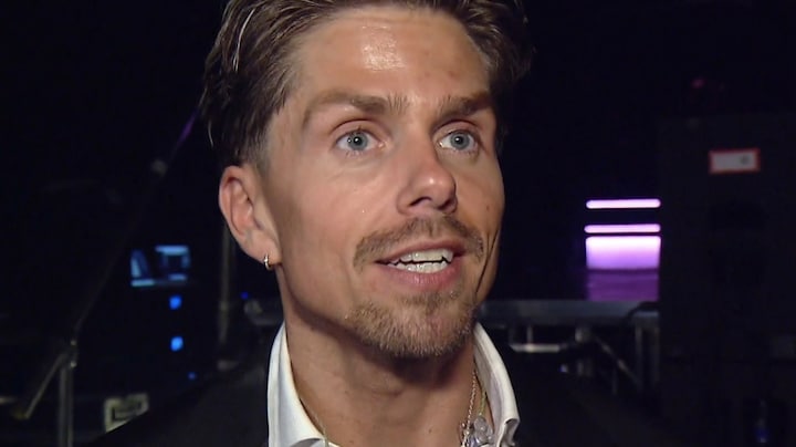 André Hazes zet 'zijn cadeautje' Noa Braaf in het zonnetje tijdens show in AFAS Live: 'Ze is heel trots'