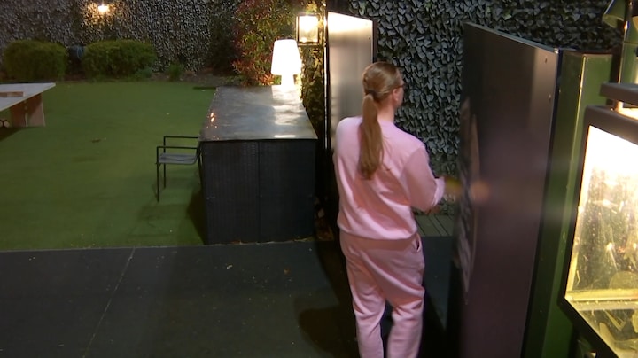 Melvin neemt afscheid van De Bondgenoten en loopt poort uit: 'Ik ga weg'