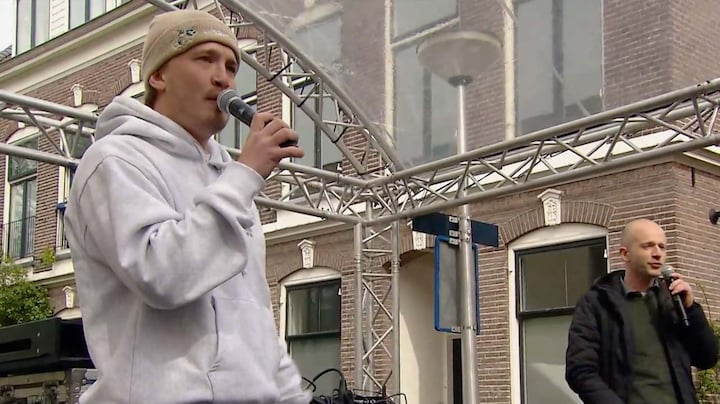 Rapper Snelle verrast na mislukte 1 april-grap alsnog basisschool