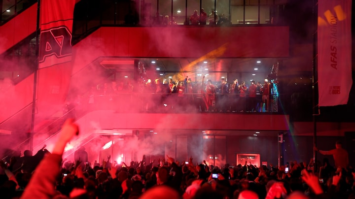 Spelers AZ feestelijk onthaald in Alkmaar na bekerwinst