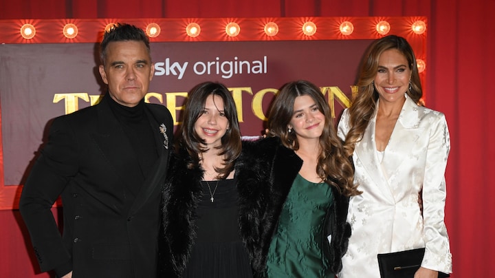 Dochter Robbie Williams maakt acteerdebuut in kerstfilm: 'Ontzettend trots' 