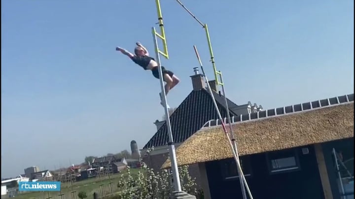 Polsstokhoogspringen in de tuin: topsporters trainen op alternatieve manieren