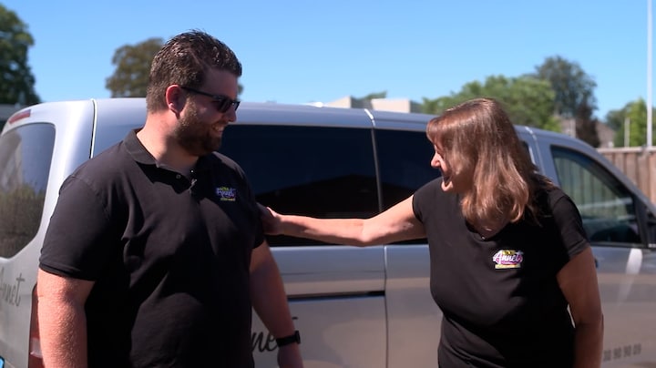 Afgekeurd door autisme, toch werkt Patrick als taxichauffeur