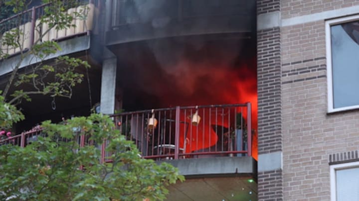 Drie zwaargewonden bij zeer grote woningbrand Eindhoven