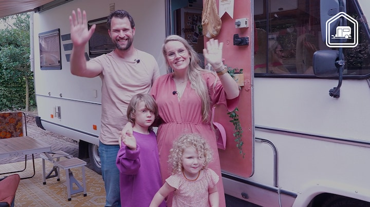 Binnenkijken bij 'Perrie', de oldtimer camper van Jodi en Stef