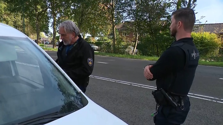 Politie slingert weggebruikers met telefoon op de bon