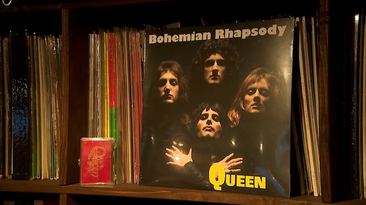 Bohemian Rhapsody bestaat 50 jaar, Sikke heeft het cd-hoesje uit 35 landen