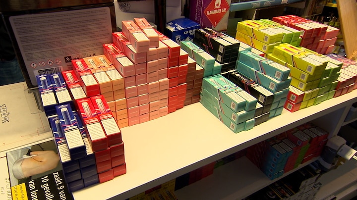 Bij deze winkel liggen de smaakjesvapes gewoon op de toonbank
