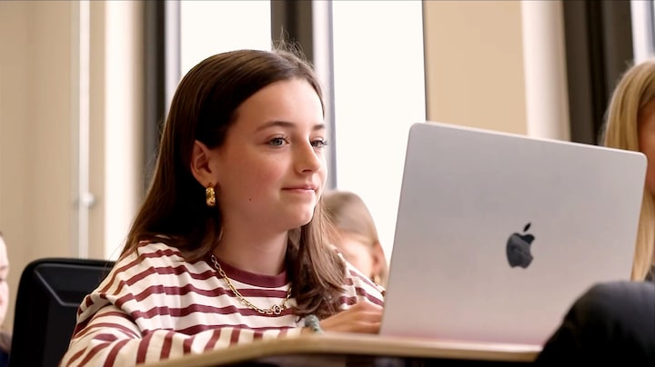 Onmisbaar op school, maar een dure grap: wordt de laptop straks gratis?