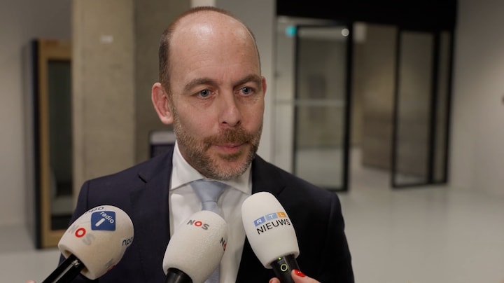 Minister van den Brink: 'Kanye West is geen gevaar voor de openbare orde, dus hij mag komen'