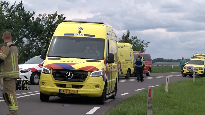 Traumahelikopter, ambulances en politie bij plek w