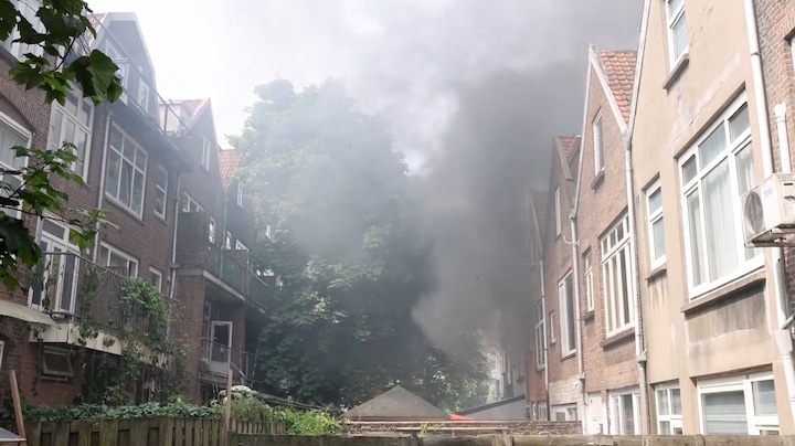 In beeld: woningbrand Rotterdam, lichaam gevonden