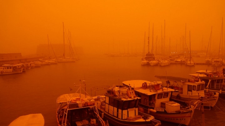 Geen zon door Saharazand op Kreta