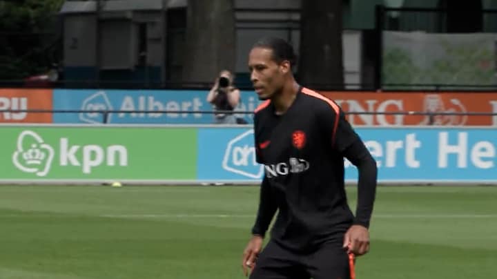 ‘Alles vrij gevraagd tot de finale’: hoop bij Oranjefans na uitzwaaiwedstrijd