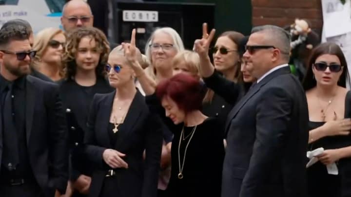 Sharon Osbourne voelt steun van duizenden fans bij laatste eerbetoon aan Ozzy