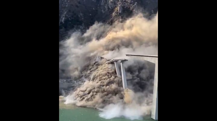 In beeld: hoe 750 meter lange brug in China instort