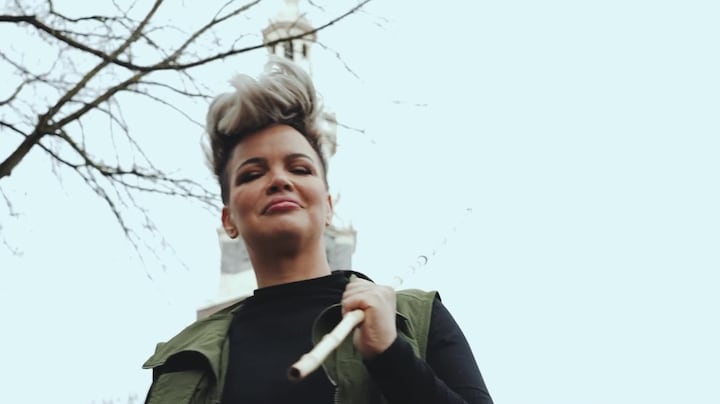 Eva Simons ziet op tegen ‘liegen en bedriegen’ op eiland