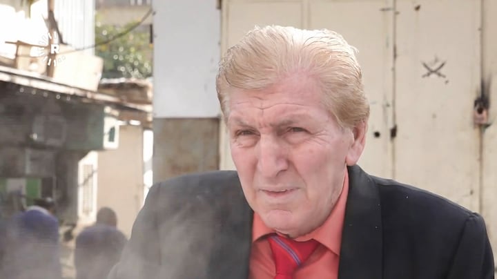 Irakese straatverkoper lijkt verdacht veel op Donald Trump: 'Kijk uit, straks valt er een raket'