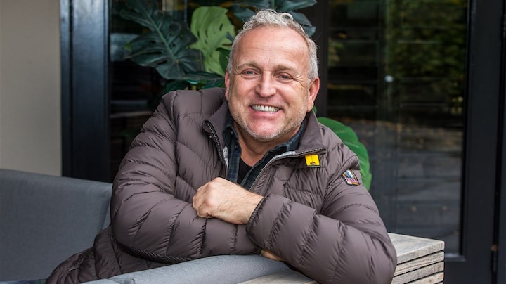 Gordon rolt uit Lamborghini nadat hij vast komt te zitten