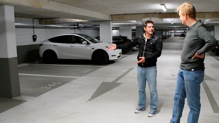 Deze buren besparen 50.000 euro door hun parkeerplekken te delen