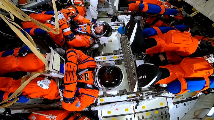 Astronauten stappen raket in, lancering naar de maan om 00.24 uur