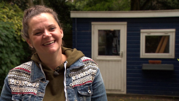 Mabel hopte van bank naar bank, maar heeft nu toch een huis