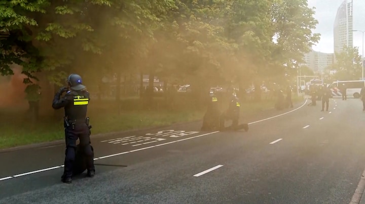 Politiehonden en ME: extreemrechts protest in Den Haag loopt uit de hand 