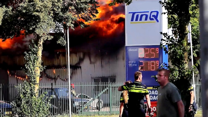 NL-alert in Lelystad door grote brand op industrieterrein