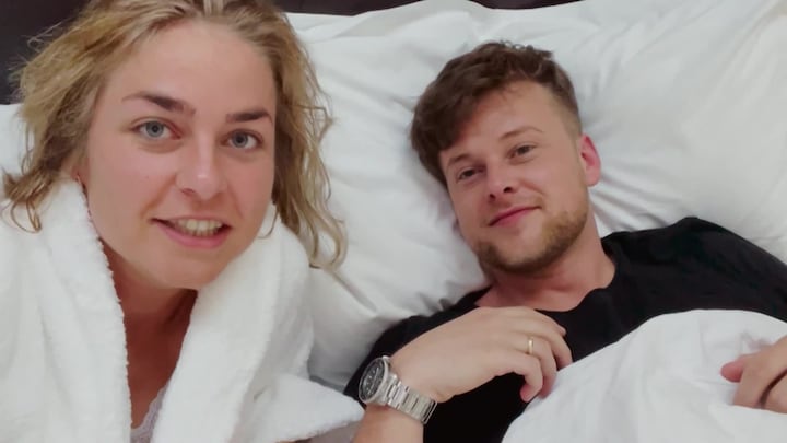 Caroline en Joep beleven eerste liefdesnacht samen