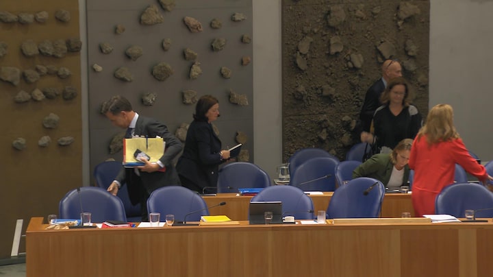 Kamer loopt leeg bij speech Thierry Baudet