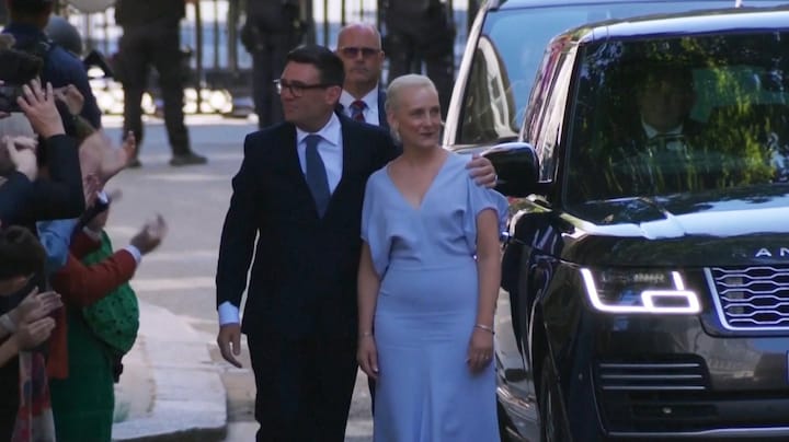Nieuwe Britse premier heeft een Nederlandse vrouw met tv-verleden: 'Pittige dame'