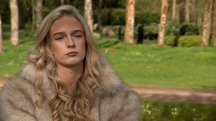 Esmee liet zich behandelen, omdat ze 16 uur per dag op haar telefoon zat