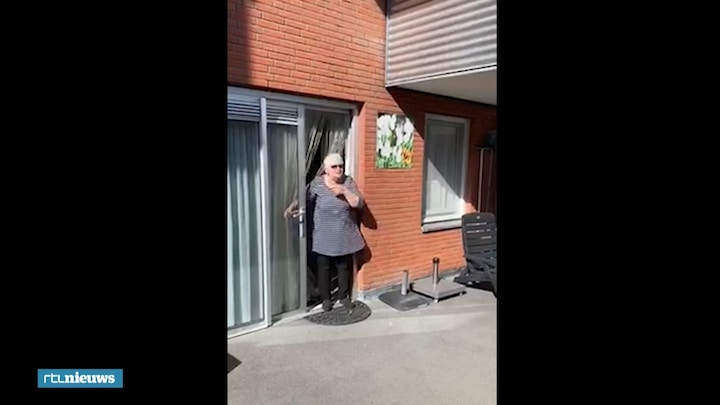 Jarige oma wordt in het zonnetje gezet