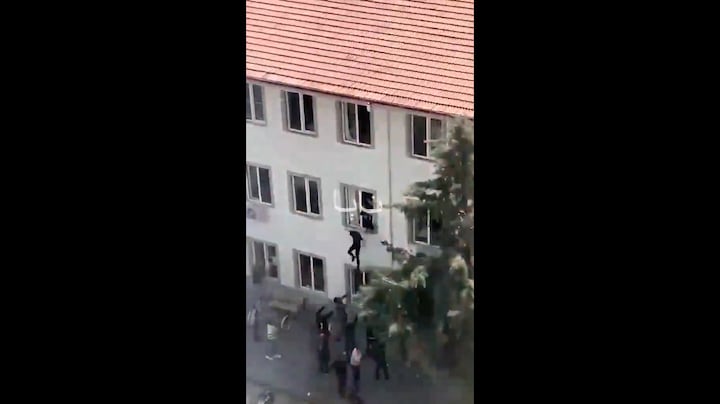 14-jarige opent vuur op school Turkije: leerlingen springen uit ramen