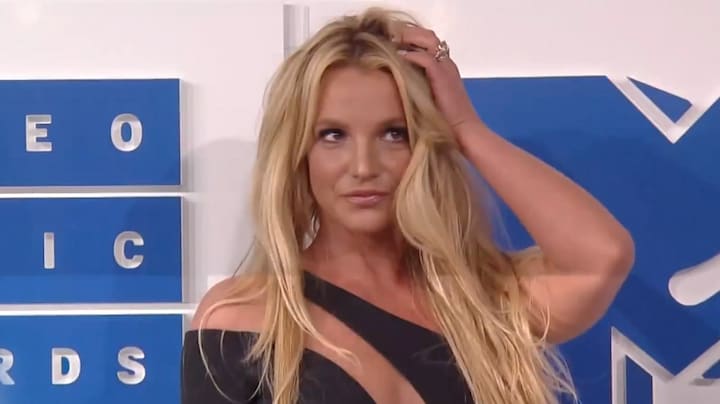 Britney Spears officieel aangeklaagd voor rijden onder invloed: 'Dealtje mogelijk'