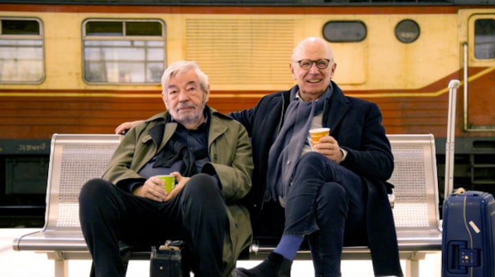 Philip Freriks en Maarten van Rossem kijken uit naar nieuw tv-avontuur: 'Hebben het ontzettend naar ons zin'